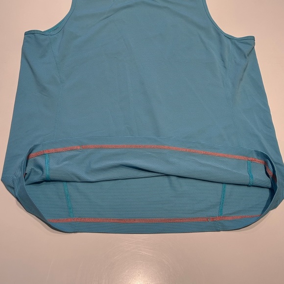 Lululemon Men’s Light Blue Tank Top with Reflector, Large - Picture 2 of 5